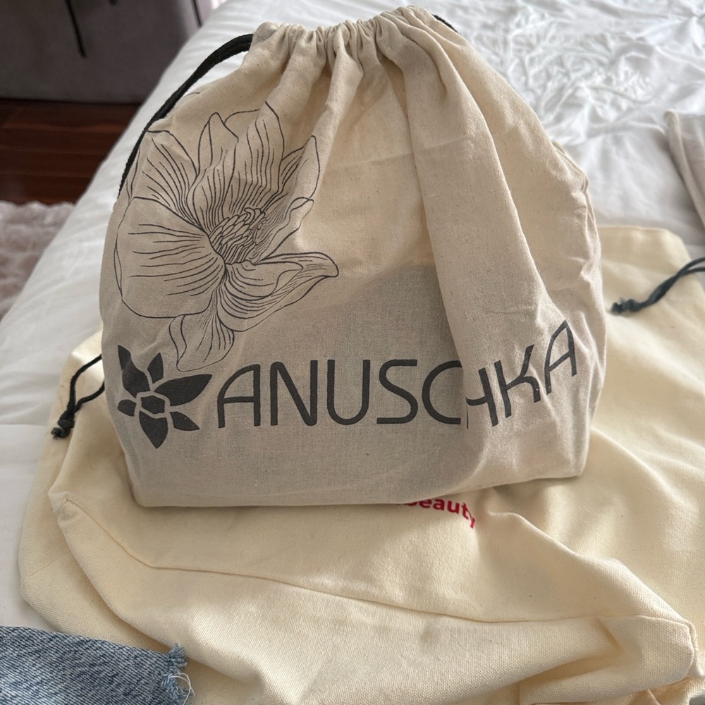 Anuschka Floral Cream Cosmetic Bag